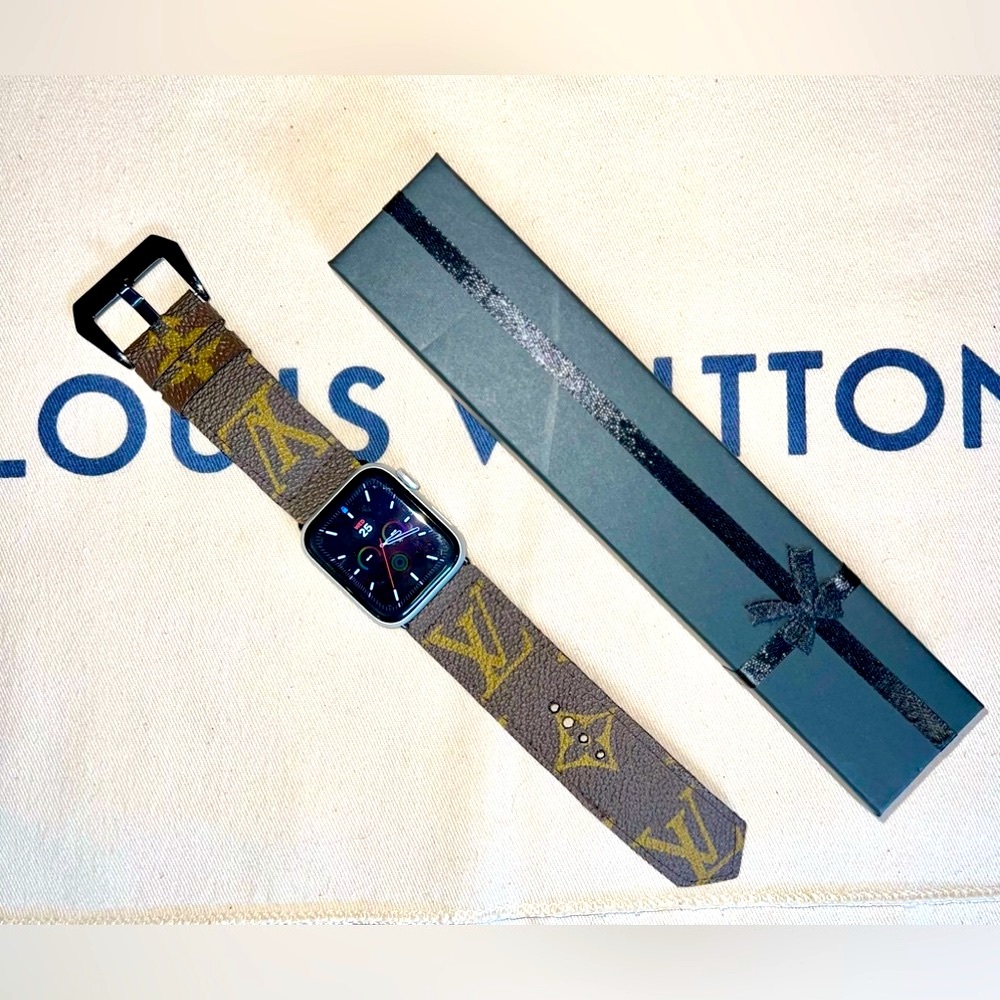 🤎 Monogram leather upcycled ♻️ Apple Watch band - Picture 6 of 14